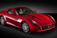 Új Ferrari 620 lóerővel!
