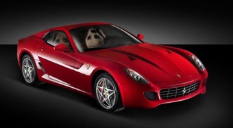 Új Ferrari 620 lóerővel!