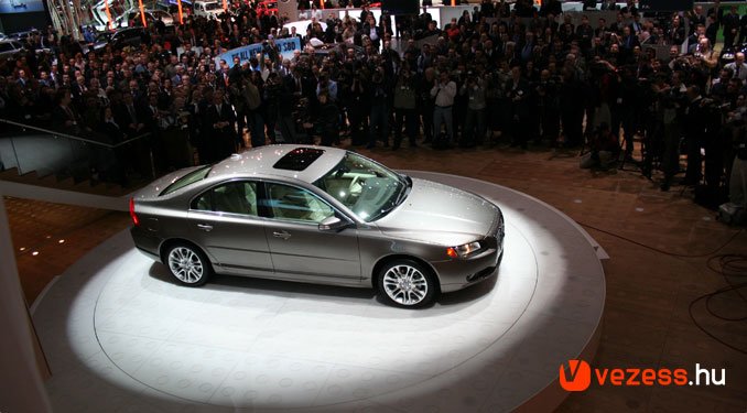 Golf rivális és új S80