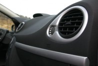 Teszt: Renault Clio 1.6 49