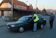 Továbbra is lesz személyes ellenőrzés is