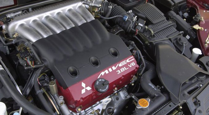 258 lóerős V6-os motor mozgatja a sportos Galantot