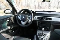 Teszt: BMW 325i Touring 52
