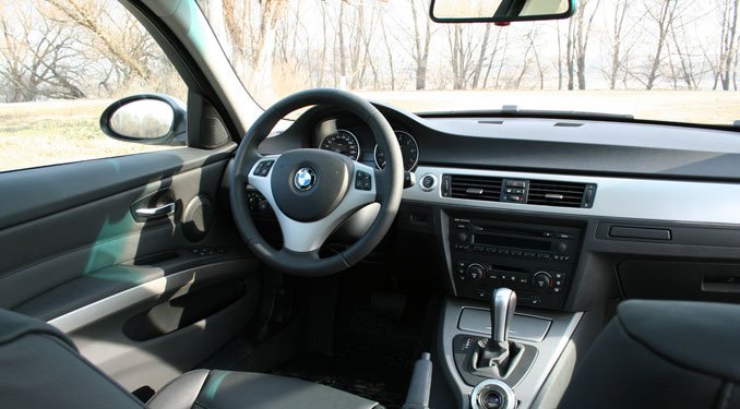 Teszt: BMW 325i Touring 17