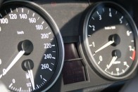 Teszt: BMW 325i Touring 54