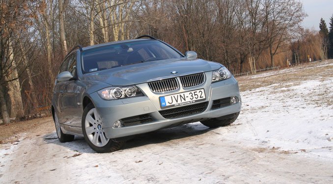 Teszt: BMW 325i Touring 36