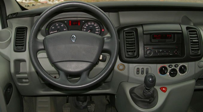 Teszt: Renault Trafic dCi 140 11