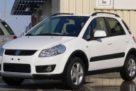 Harmadik testvér érkezik a Suzuki SX4 és a Fiat Sedici mellé a Lanciától