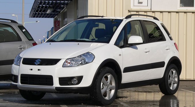 Harmadik testvér érkezik a Suzuki SX4 és a Fiat Sedici mellé a Lanciától