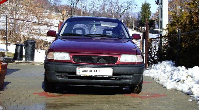 Astrából csak kétszelepes benzines limuzint és kombit kerestünk 1.4 és 1.6-os motorral