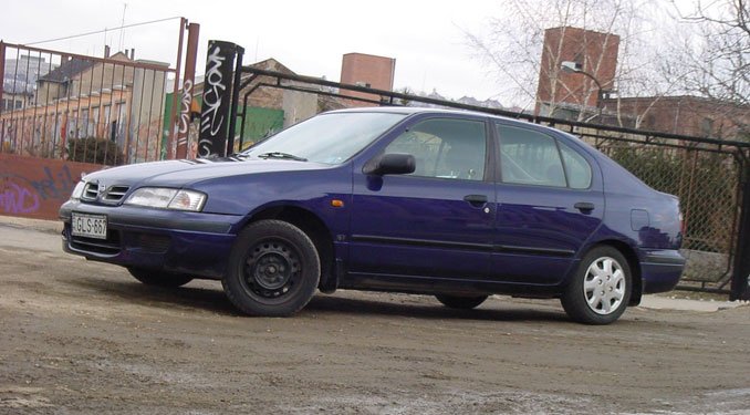 Öt ajtóval és 1.6-os motorral ésszerű választás a Primera