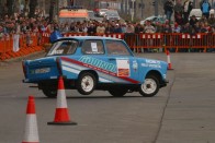 Gyakori pillanat, Trabant háromkeréken