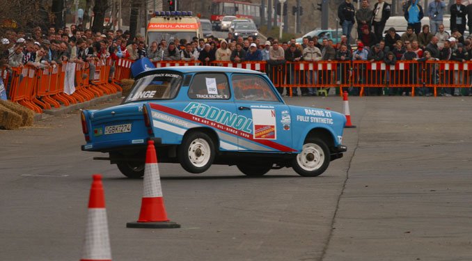 Gyakori pillanat, Trabant háromkeréken