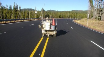 Nem javítják, csak festik az utakat