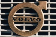 Volt idő, mikor a hűtőmasz sarkában bújt meg a Volvo embléma