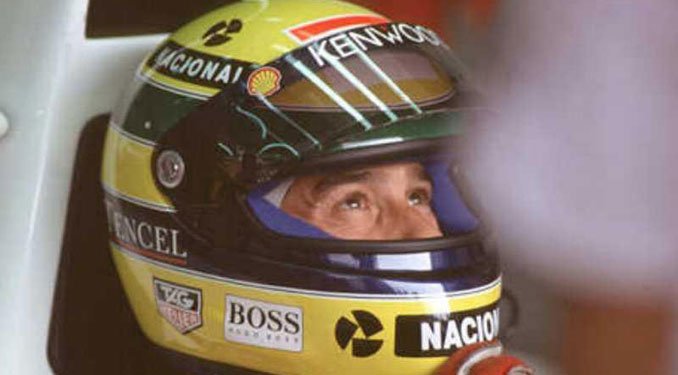 Legendássá vált Senna sárga sisakja is