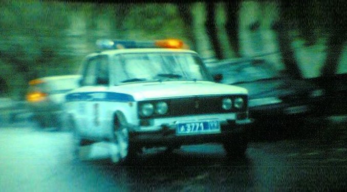 Menekülés rendőrautók elől 