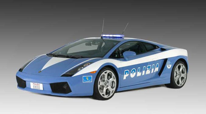 Olaszországban járőrözik az 500 lóerős Lamborghini