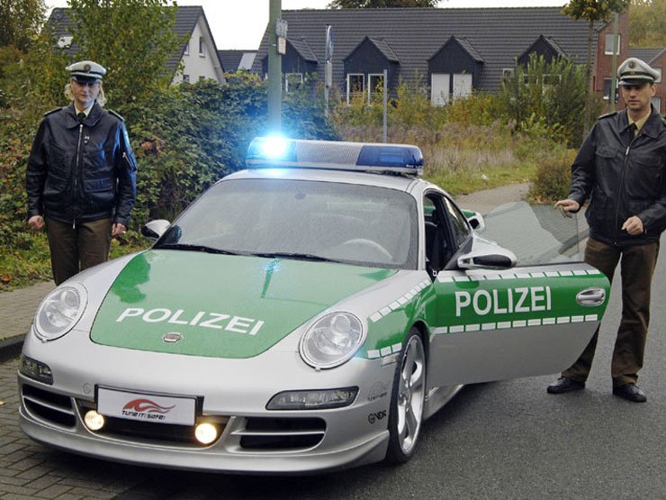 Németországban több 911-es rendőrautó is fut az autópályán
