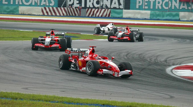 A szabályoknak megfelelnek a Ferrari szárnyai, de az elveknek nem. - vélik a konkurensek