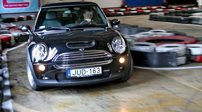 Teszt: Mini Cooper S JCW 33