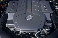 A V8-as, 5.5 literes 360 lóerős motor a szériaváltozatból érkezik