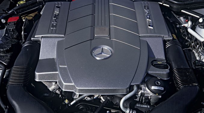 A V8-as, 5.5 literes 360 lóerős motor a szériaváltozatból érkezik