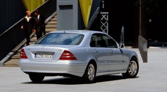 Baj van a kínai Mercikkel