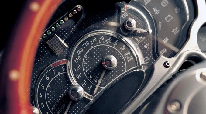 345 km/órára képes a Fangioról elnevezett Pagani Roadster