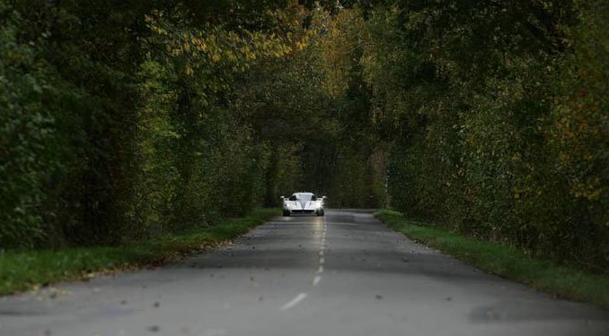 Maserati 700 lóerővel 16