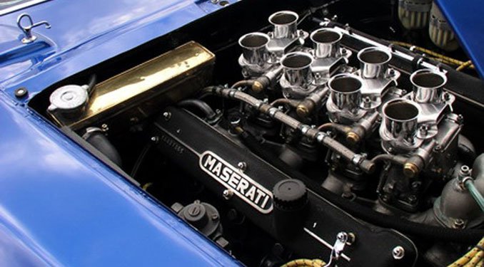 Elejében V8-as, 310 lóerős Maserati erőforrás lapul
