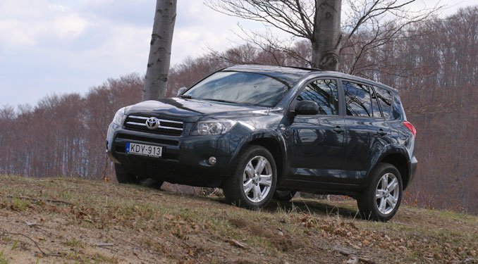 Teszt: Toyota RAV4 X 2.2 D-4D 10