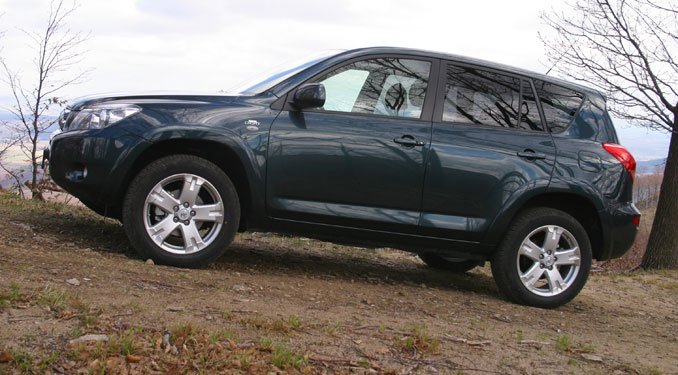 Teszt: Toyota RAV4 X 2.2 D-4D 15