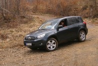 Teszt: Toyota RAV4 X 2.2 D-4D 65