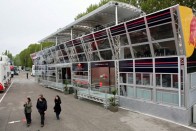 Ecclestone engedélyével minden eddiginél nagyobb épületet állít fel a Red Bull a paddockban