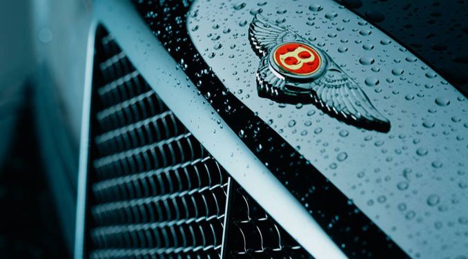 Éget a Bentley ülése