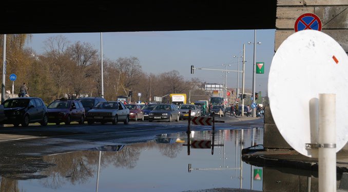 A Magit hídtól a Mozaik utcáig még le van zárva a budai alsó rakpart