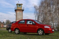 Teszt: Chevrolet Aveo 1.2 – Dacia Logan 1.4 78