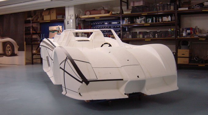 A sportkocsi minden egyes kilogrammra jut egy lóerő is