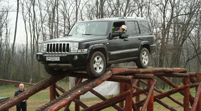 Vezettük: Jeep Commander 24