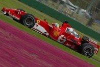 Felipe Massa kicsúszott és összetörte a Ferrarit