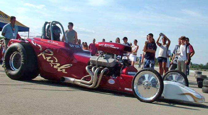 A MüllertArt Top Competition Dragster névre hallgató 930 lóerős gépszörny is itt lesz