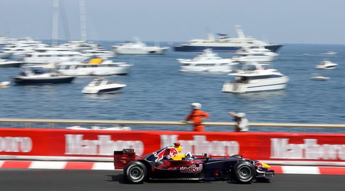 Coulthard megszerezte a Red Bull csapat első dobogós eredményét