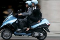 125 és 250 köbcentiméteres motorokkal vásárolható meg a Piaggio MP3