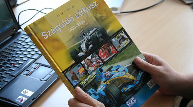 F1 könyv ajándékba