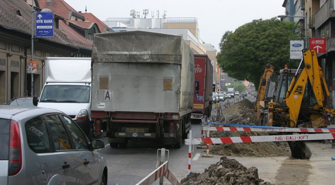 200 kilométernyi út újul meg. Őszig bőven lesz torlódás