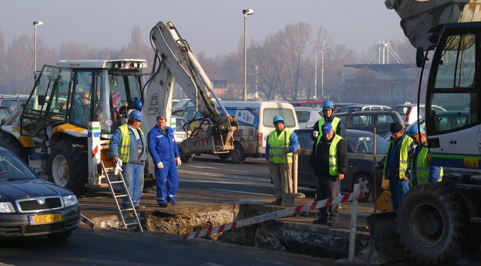 Sokszor csak a felső aszfaltréteg újul meg, az út alapja nem