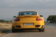 Vezettük: Porsche 911 Turbo 76