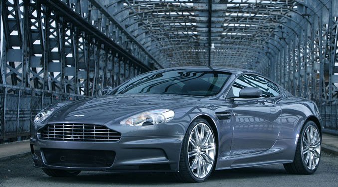 Szuperhősnek szuperkocsi