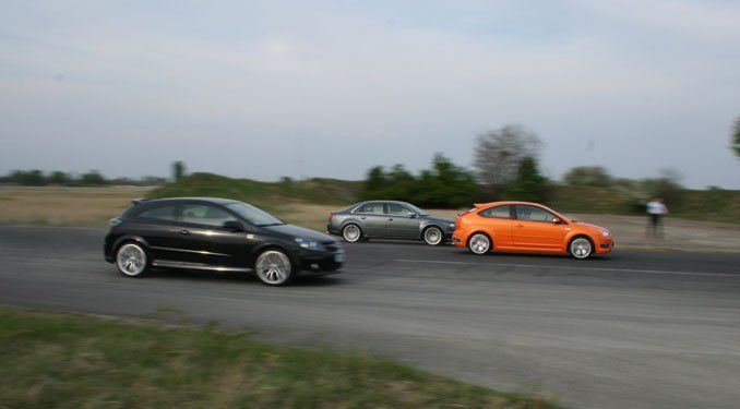 Teszt: Audi RS4, Focus ST, Astra OPC 26